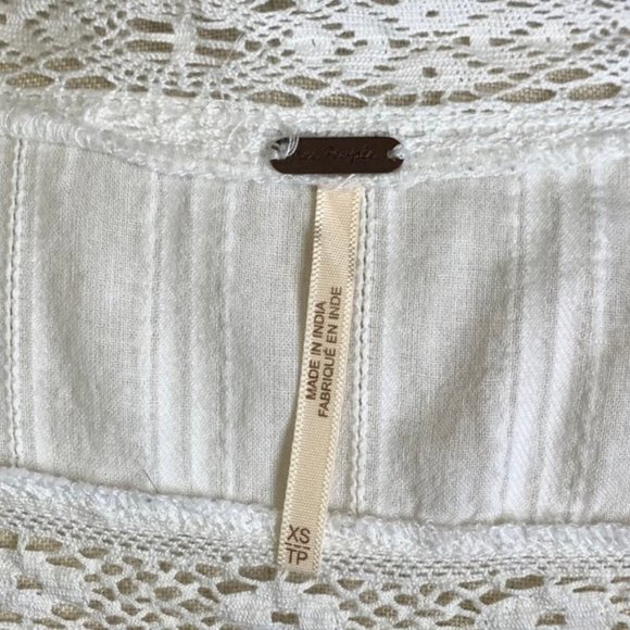 Free People White Boho V Neck Cropped Lace Floral Embroidered Blouse Size XS - Picture 11 of 13